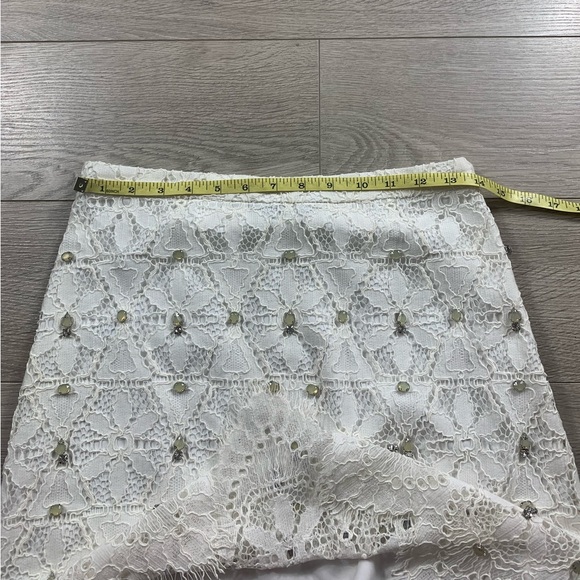 Marciano Evigan Lace Mini White Skirt - Picture 10 of 12
